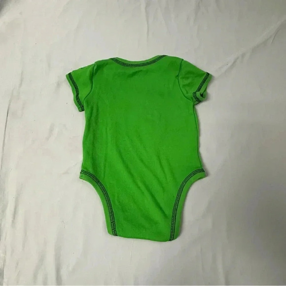 Puma - LIKE NEW - short sleeve one piece bodysuit/onesie top/shirt. Size 3-6 mo - Picture 4 of 4